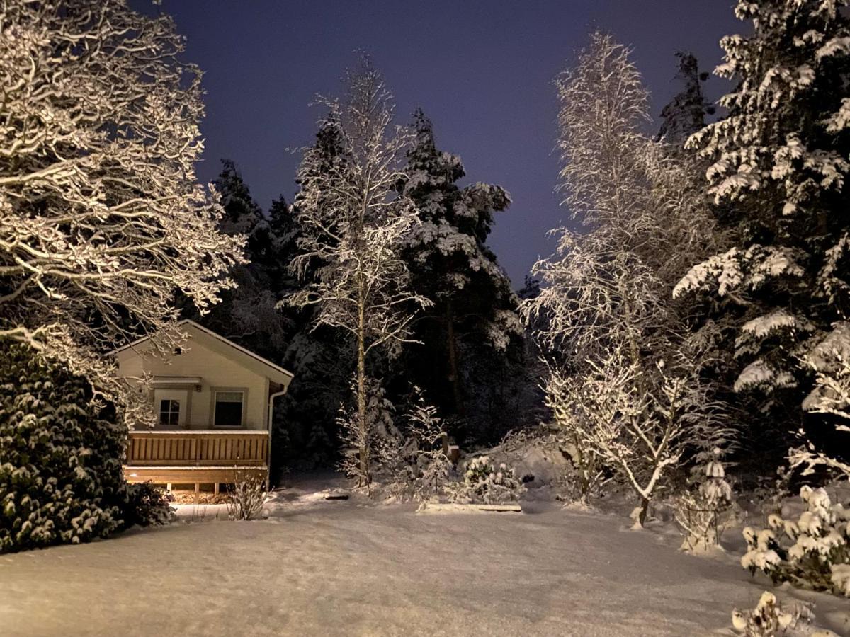 Stuga I Naturskoent Omrade Pa Vaestra Tjoern Saby Екстериор снимка